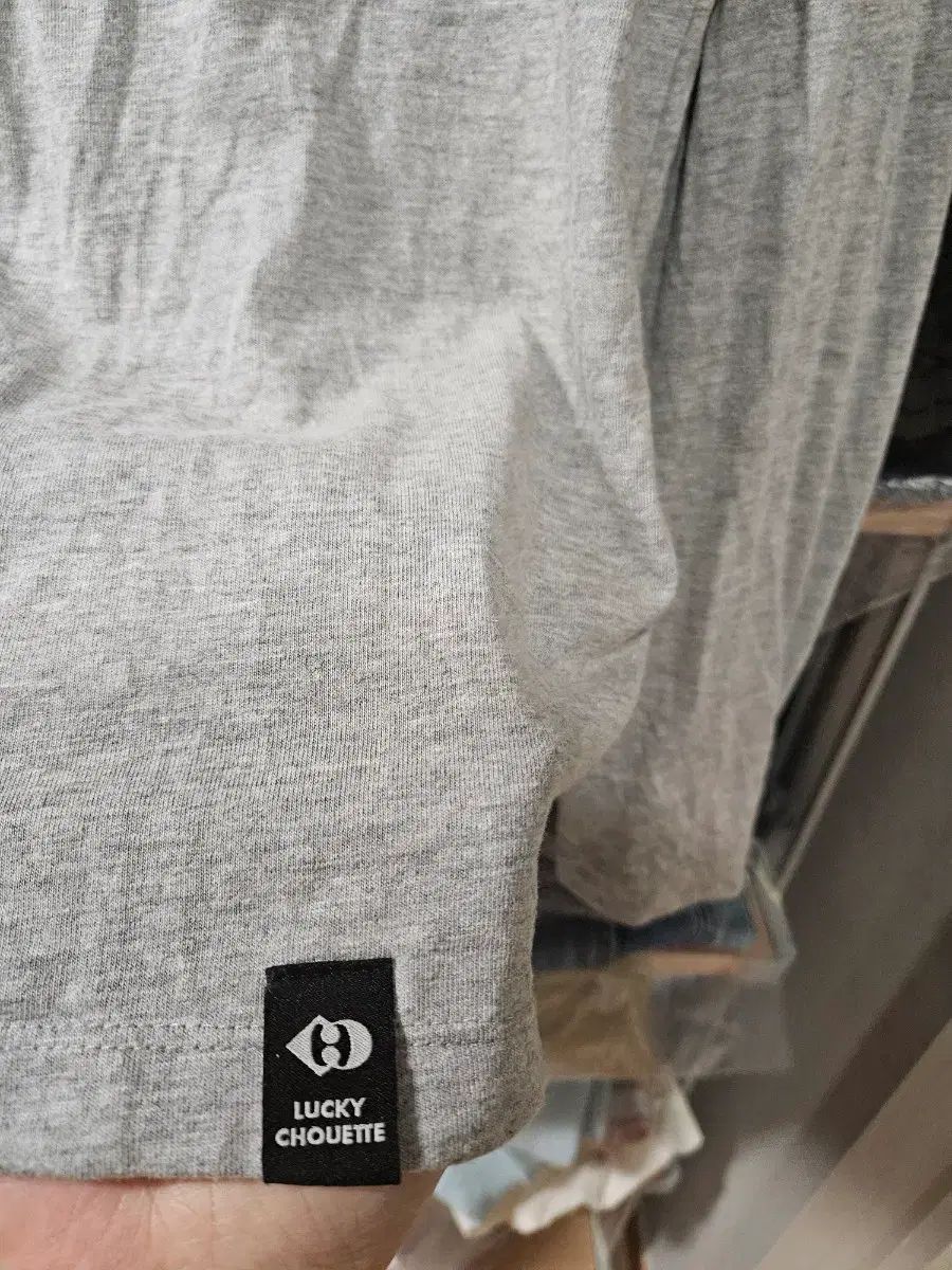 ラッキーシュエトゥ フリル Tシャツ