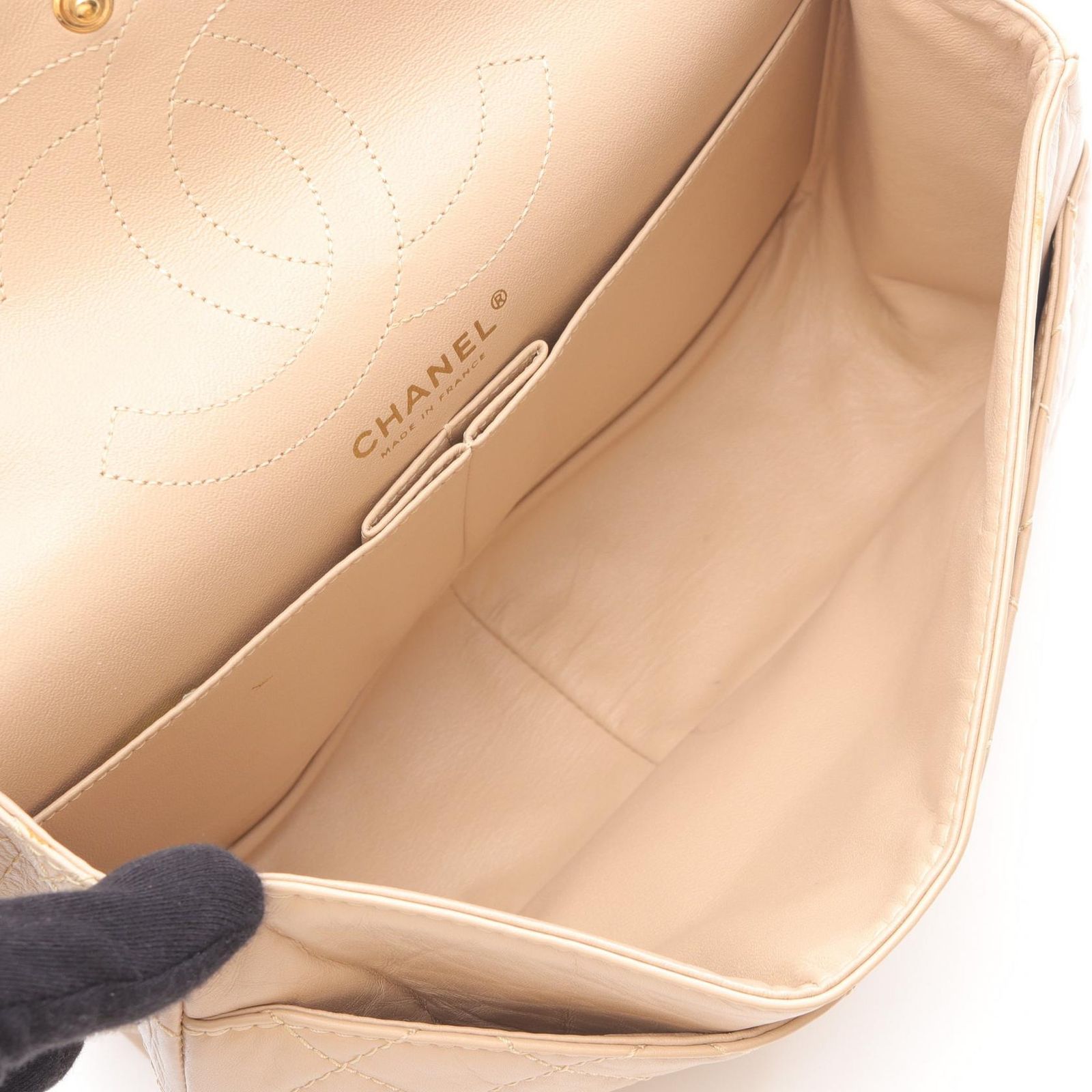 CHANEL ショルダーバッグ　ベージュ ミニマトラッセ20 チェーンショルダーバッグ レザー ベージュ ゴールド