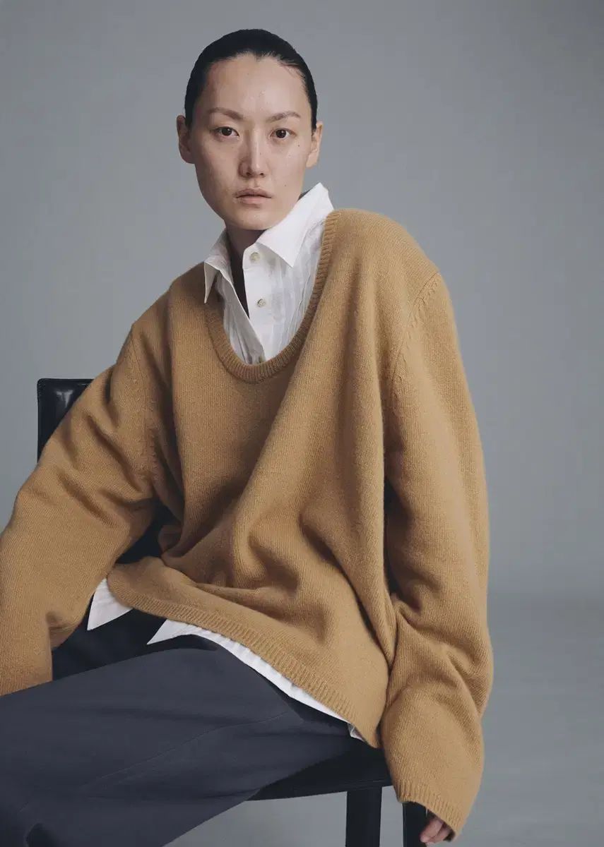 ムンダル Uネック ニット Ellen U-Neck Knit in Beige