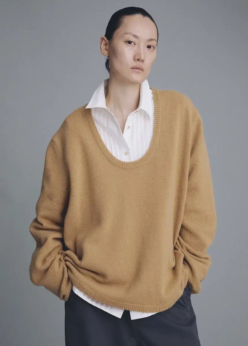 ムンダル Uネック ニット Ellen U-Neck Knit in Beige