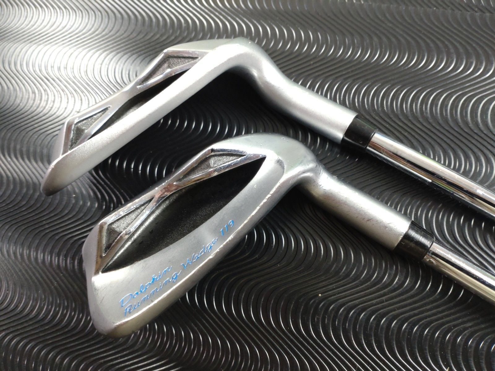 12528 09 Golf Pride 転がして寄せる Dolphin Running Wedge ドルフィンウェッジ 119 39 55 右利き用 アイアン2本セット ゴルフクラブ お渡し