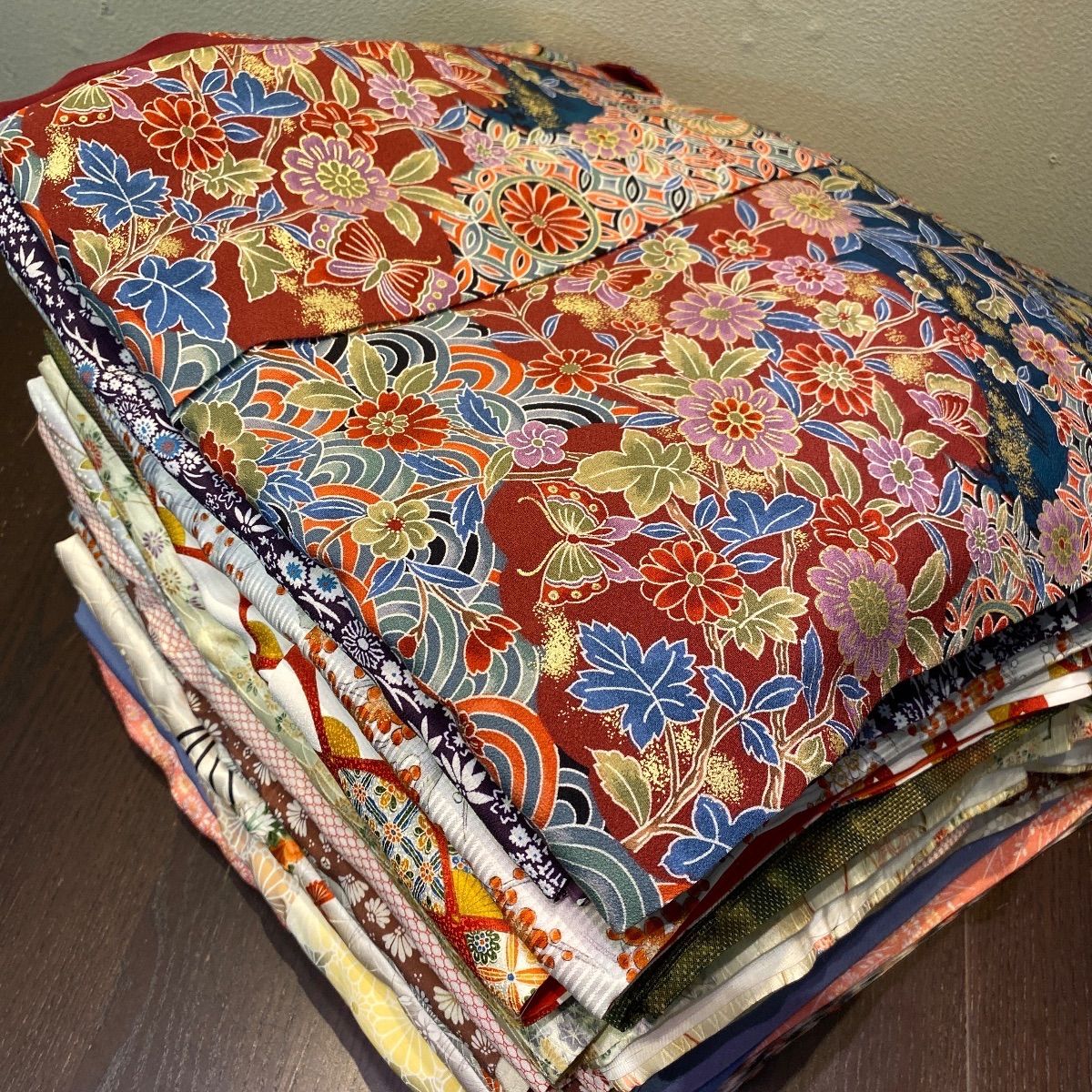 (56)送料込み　素材色々　反物15点　まとめて　リメイク　着物 56)送料込み 素材色々 反物15点 まとめて リメイク 着物 kkb2810b_1.jpg