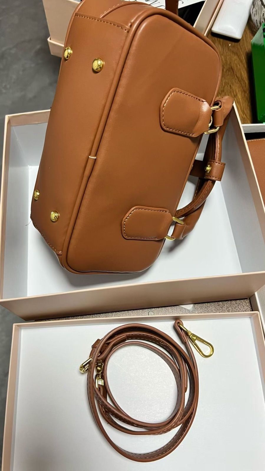 miu miu レザー ミニボストンバッグ（ショルダーストラップ付き） miu miu レザー ミニボストンバッグ（ショルダーストラップ付き