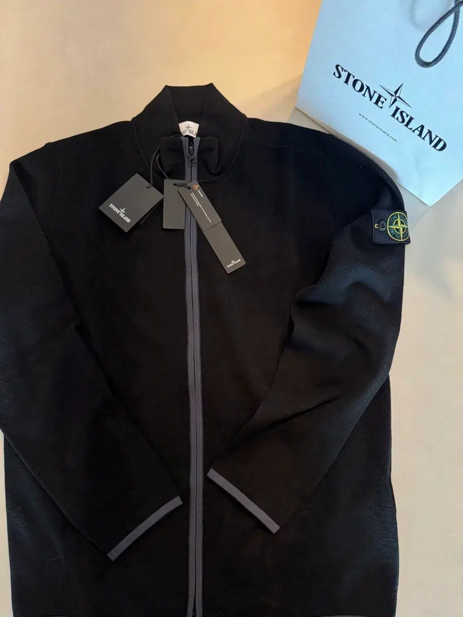 STONE  ブラックカーディガン L ストーンアイランド Stone Island ブラック カーディガン