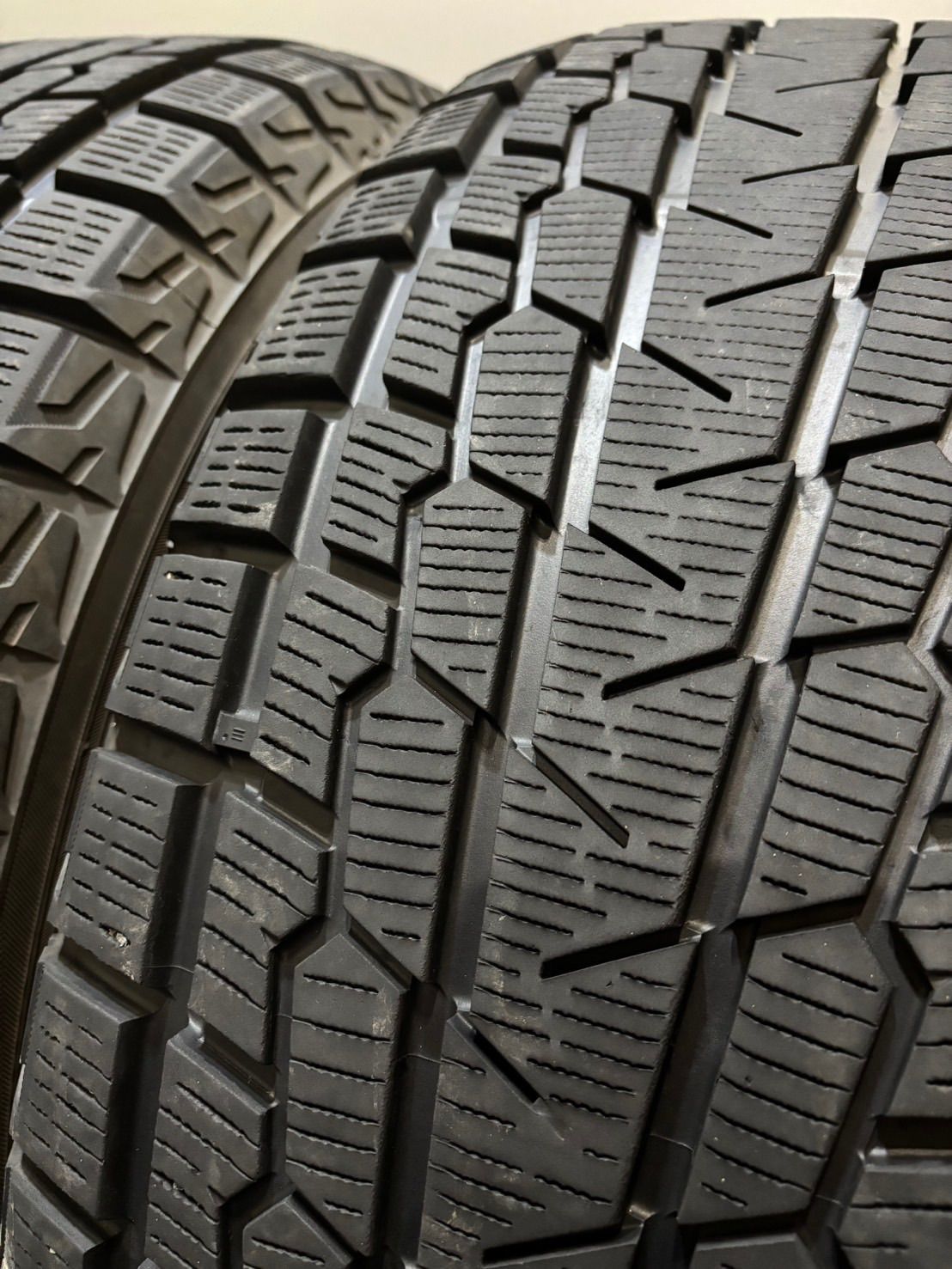  285 60 R 18 ice GUARD G 075 20年製 スタッドレス 4本 ヨコハマ アイスガード ランクル 100 200 シグナス 南10 L 112 18インチ スタッドレス