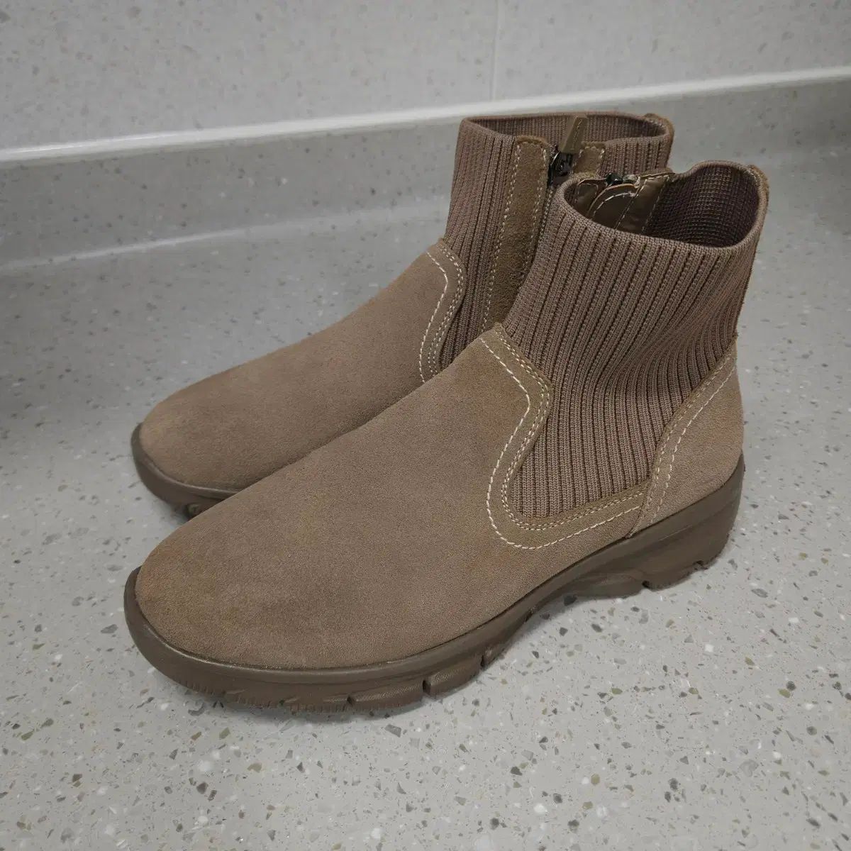 245 TANDY タンディ レディース スウェード アンクルブーツ ベージュ