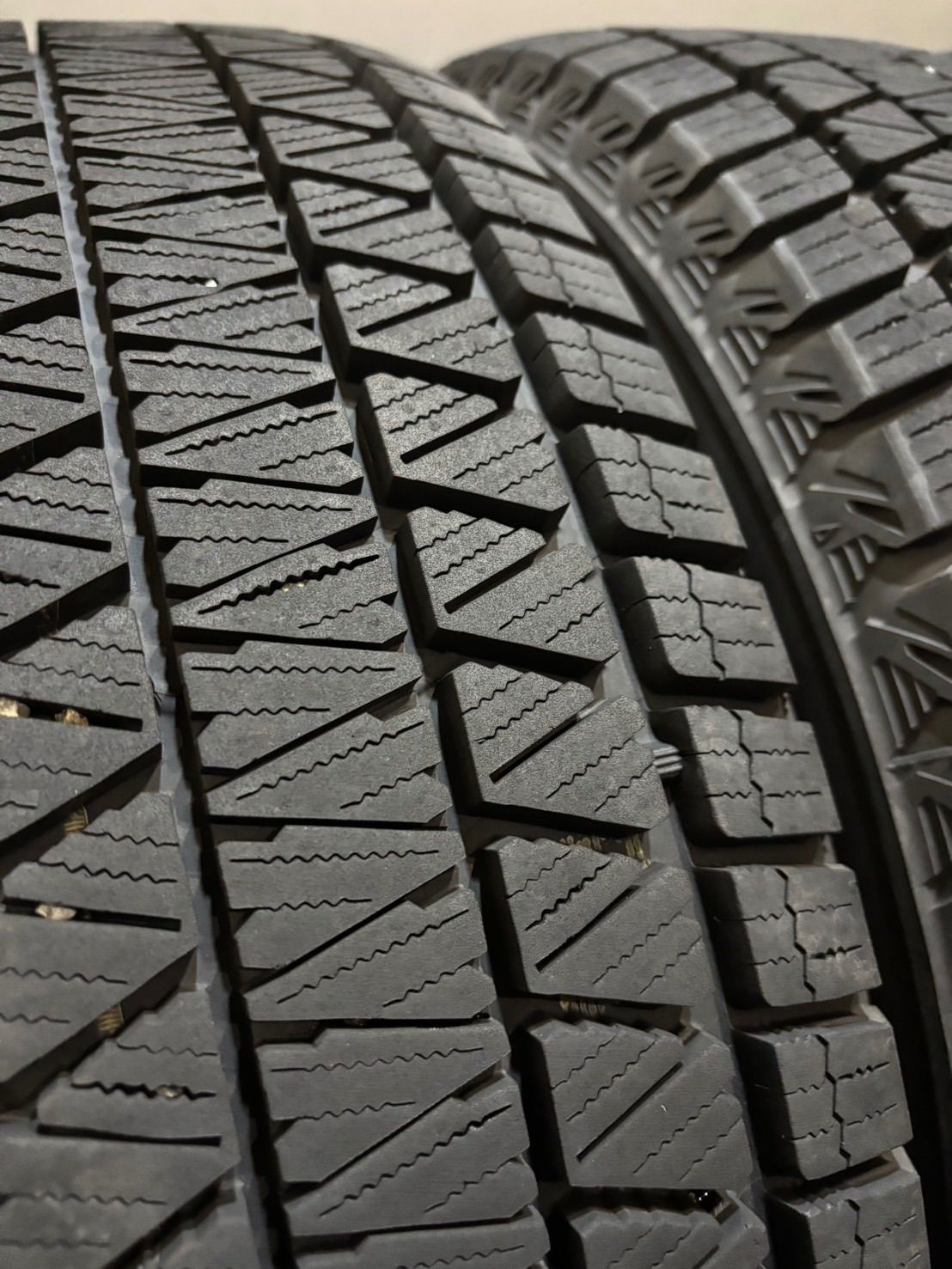  225 65 R 17 DM V 3 22年製 スタッドレス 4本 ブリヂストン ブリザック ハリアー RAV 4 エクストレイル CX 5 南7 L 113 17インチ スタッドレス
