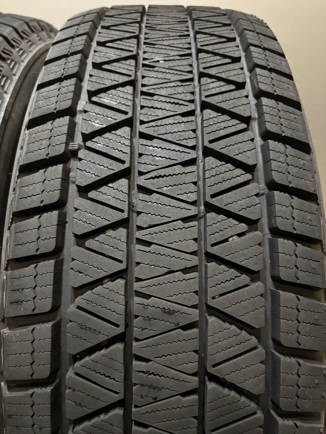 225 65 R 17 DM V 3 22年製 スタッドレス 4本 ブリヂストン ブリザック ハリアー RAV 4 エクストレイル CX 5 南7 L 113