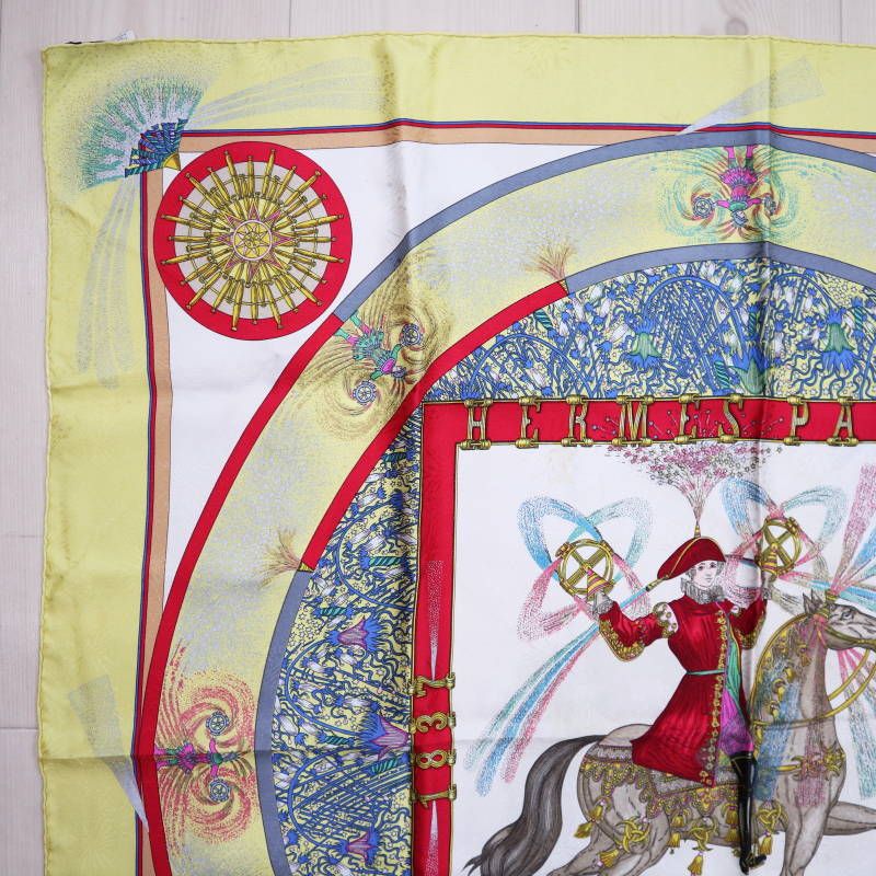 HERMES FEUX D エルメス 技巧の火 カレ90 シルク 大判スカーフ イエロー S 07-k 075