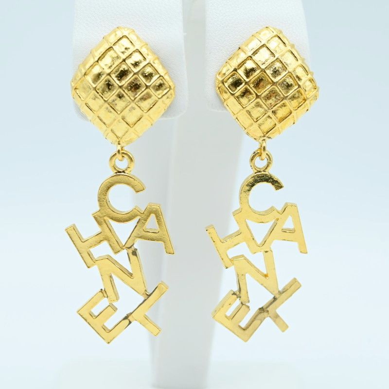 K 04 065 CHANEL シャネル マトラッセ ロゴ スイング GP イヤリング ゴールド