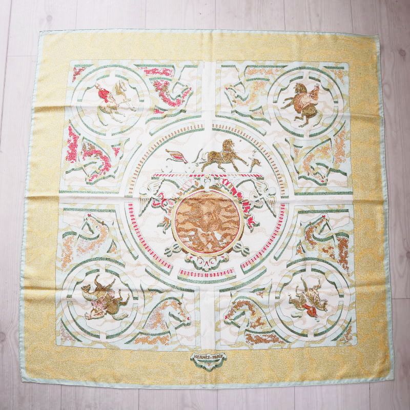 HERMES PEINTRE DU CHEVAL エルメス 馬を描く画家 カレ90 シルク 大判スカーフ イエロー M 09-k 086