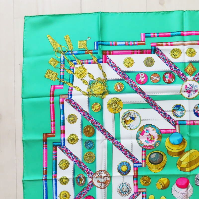 M 04-k 003 HERMES Petite main エルメス お針子さん カレ90 シルク 大判スカーフ グリーン