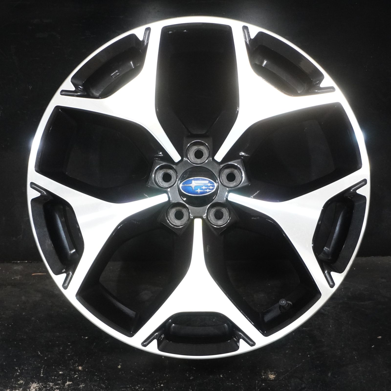  小傷程度 スバル SJ系 フォレスター ホイール 18 7 J 48 100 5 H 4本 XV等にも 18インチ ホイール