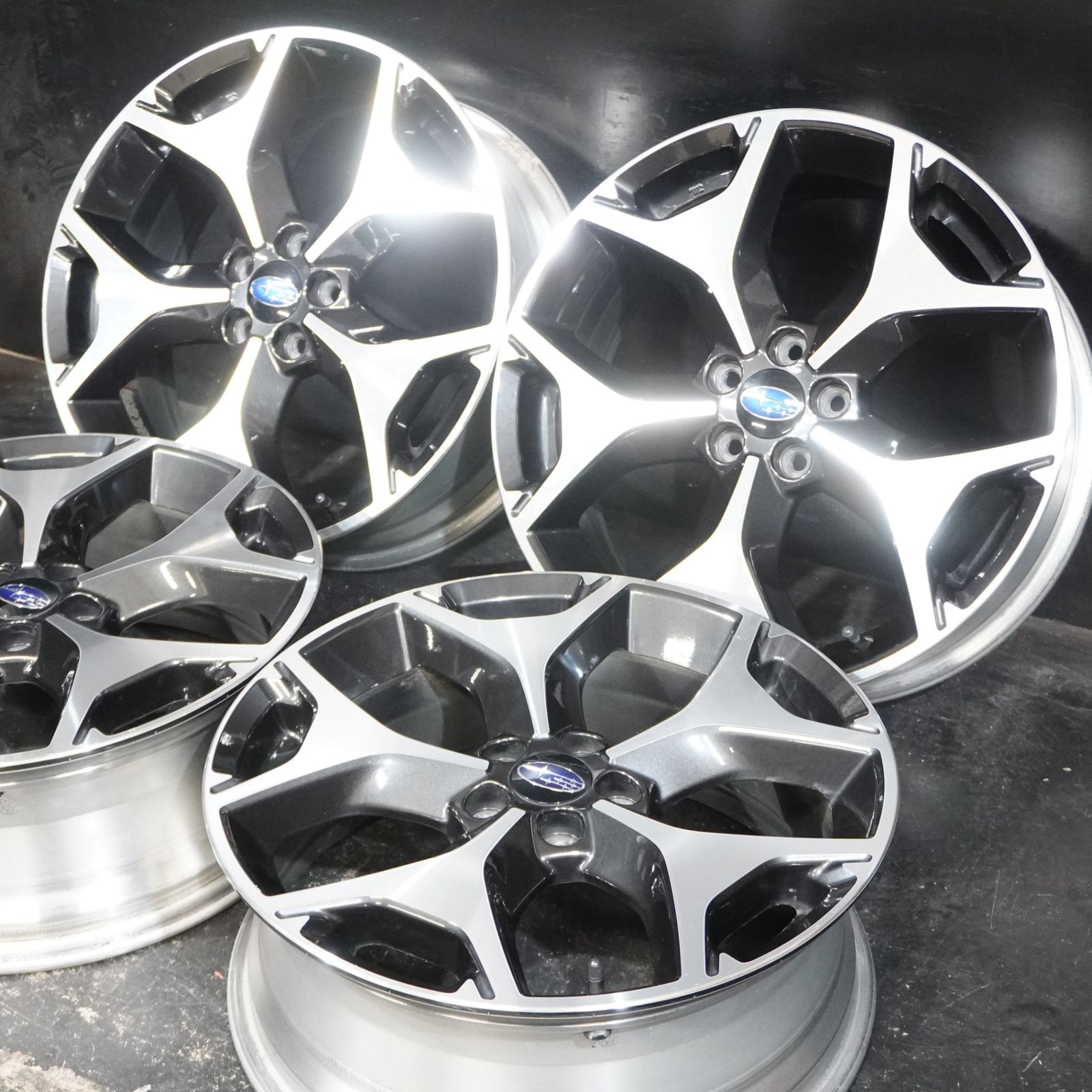 小傷程度 スバル SJ系 フォレスター ホイール 18 7 J 48 100 5 H 4本 XV等にも