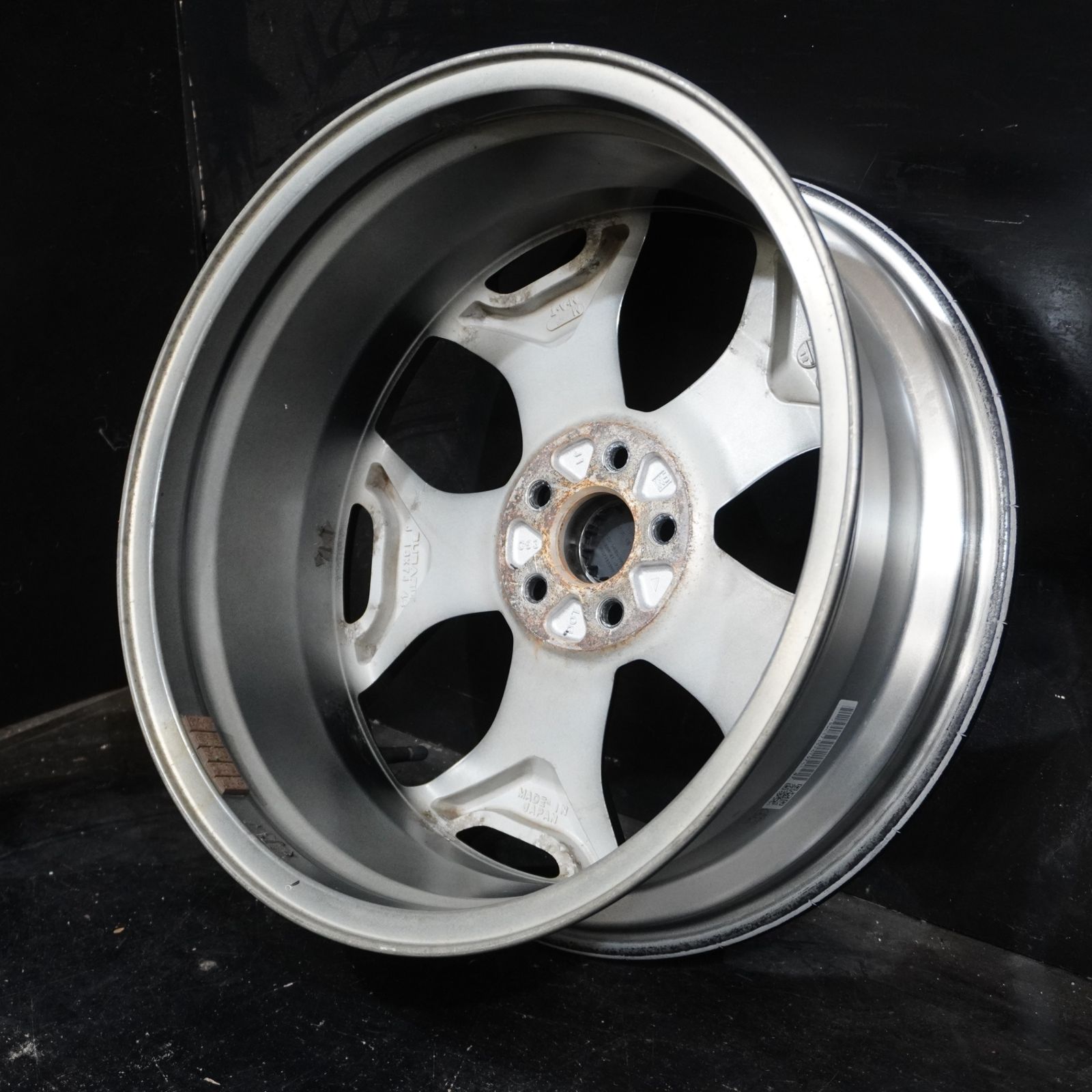 小傷程度 スバル SJ系 フォレスター 純正ホイール 18×7J +48 100 5H 4