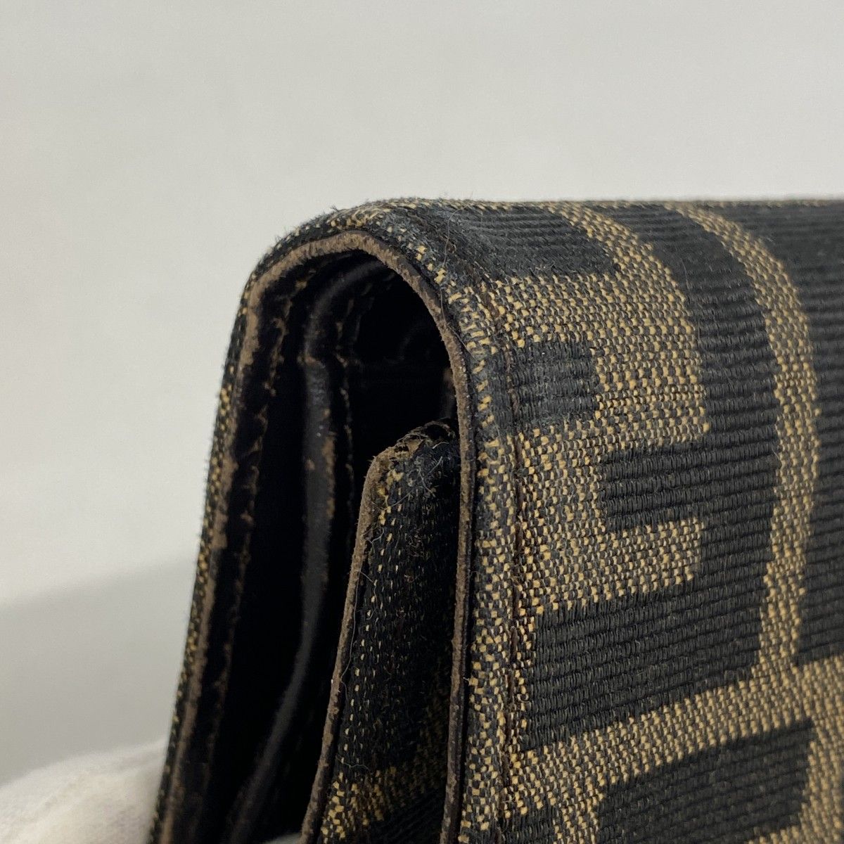 フェンディ 三つ折り財布