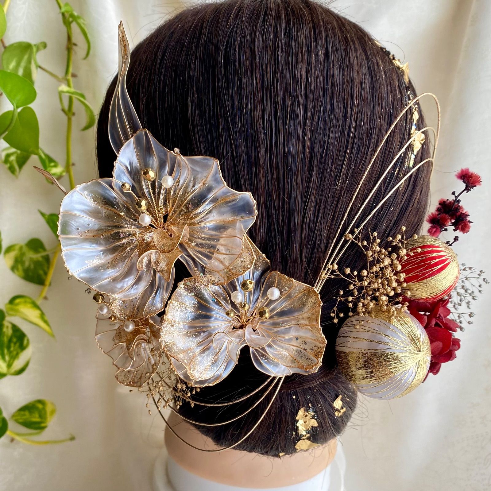 No 2 きらめく胡蝶蘭 アメリカンフラワーの髪飾り 金箔付 水引付 レッド 赤 ディップフラワー ドライフラワー 結婚式 卒業式 成人式 前撮り ブライダル ウェディング 着物 ディップアート