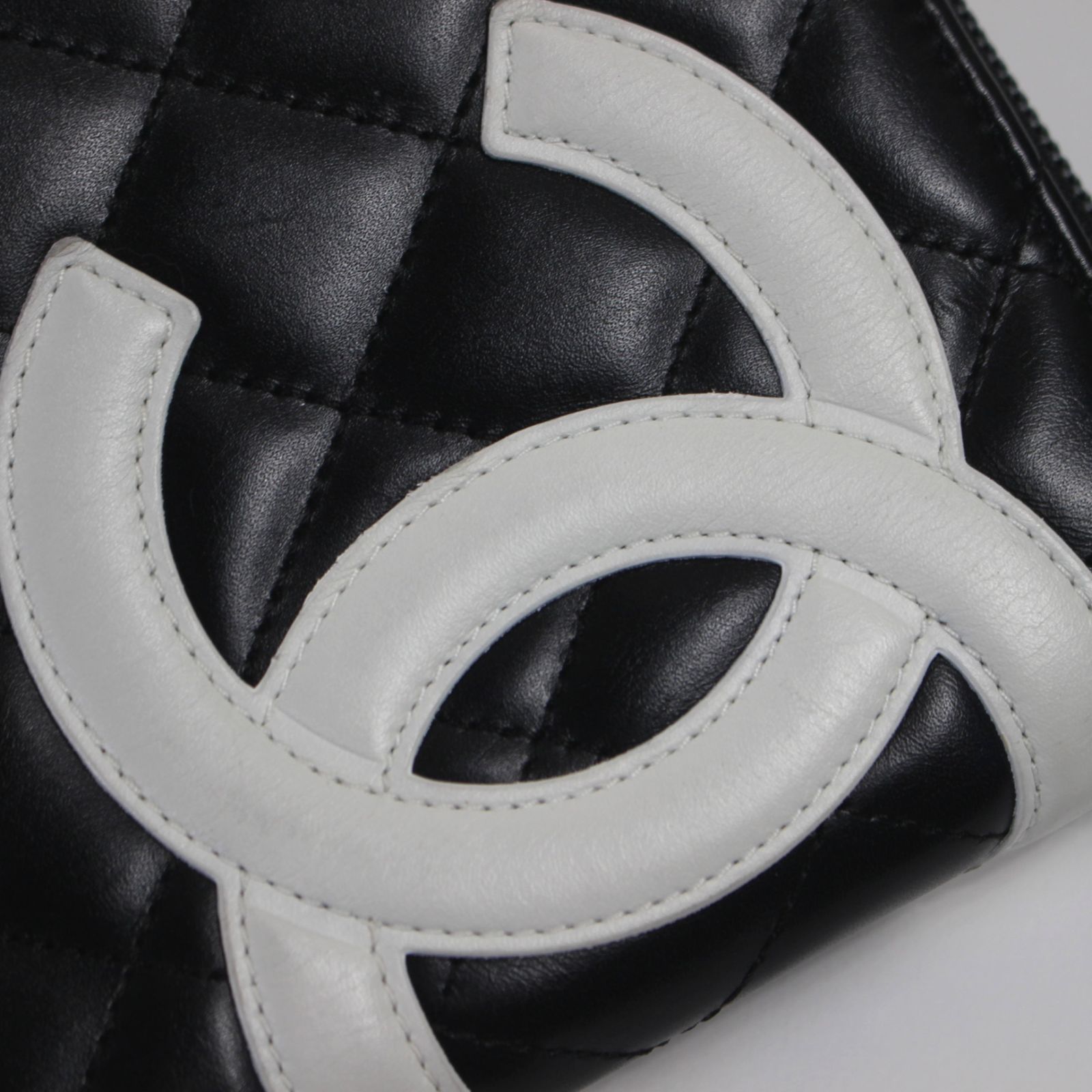 シャネル CHANEL カンボン 黒 ラウンド 長財布 黒×白 9番シール【中古