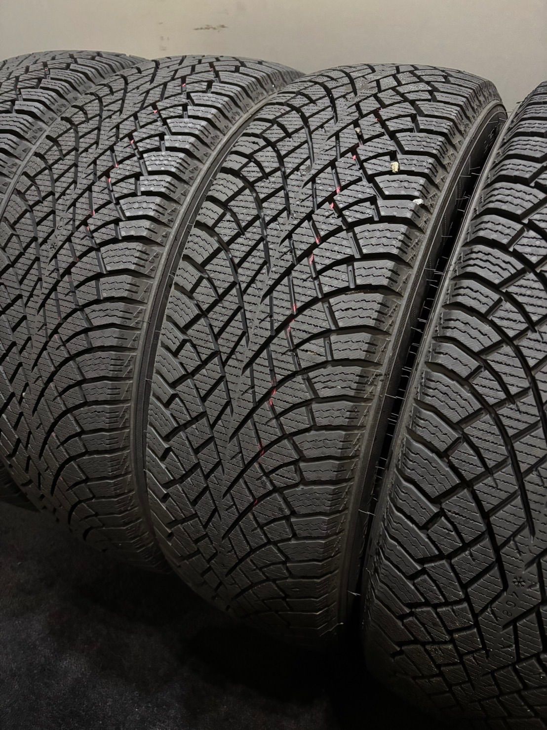 185 65 R 15 NOKIAN 5 25年製 スタッドレス 4本 アクア シエンタ フリード 3 L 118