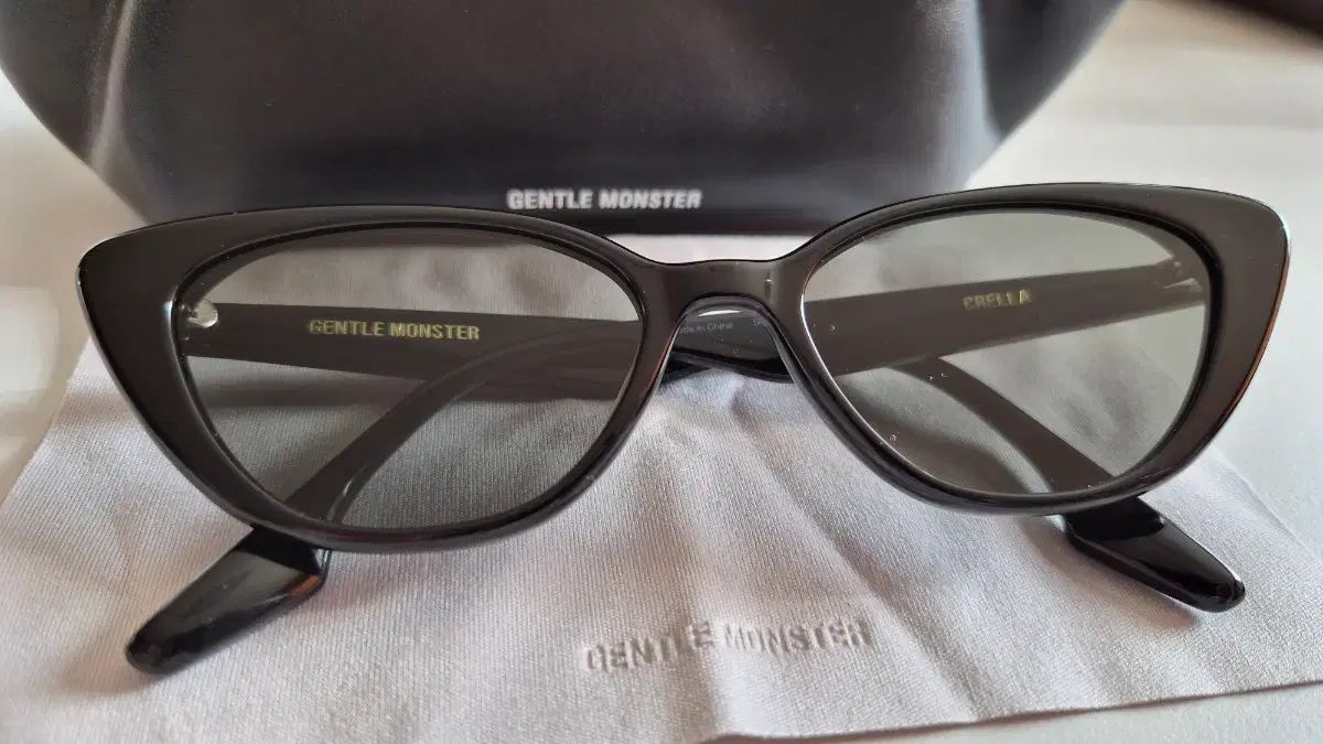 GENTLE MONSTER ジェントルモンスター Crella サングラス ブラック キャットアイ