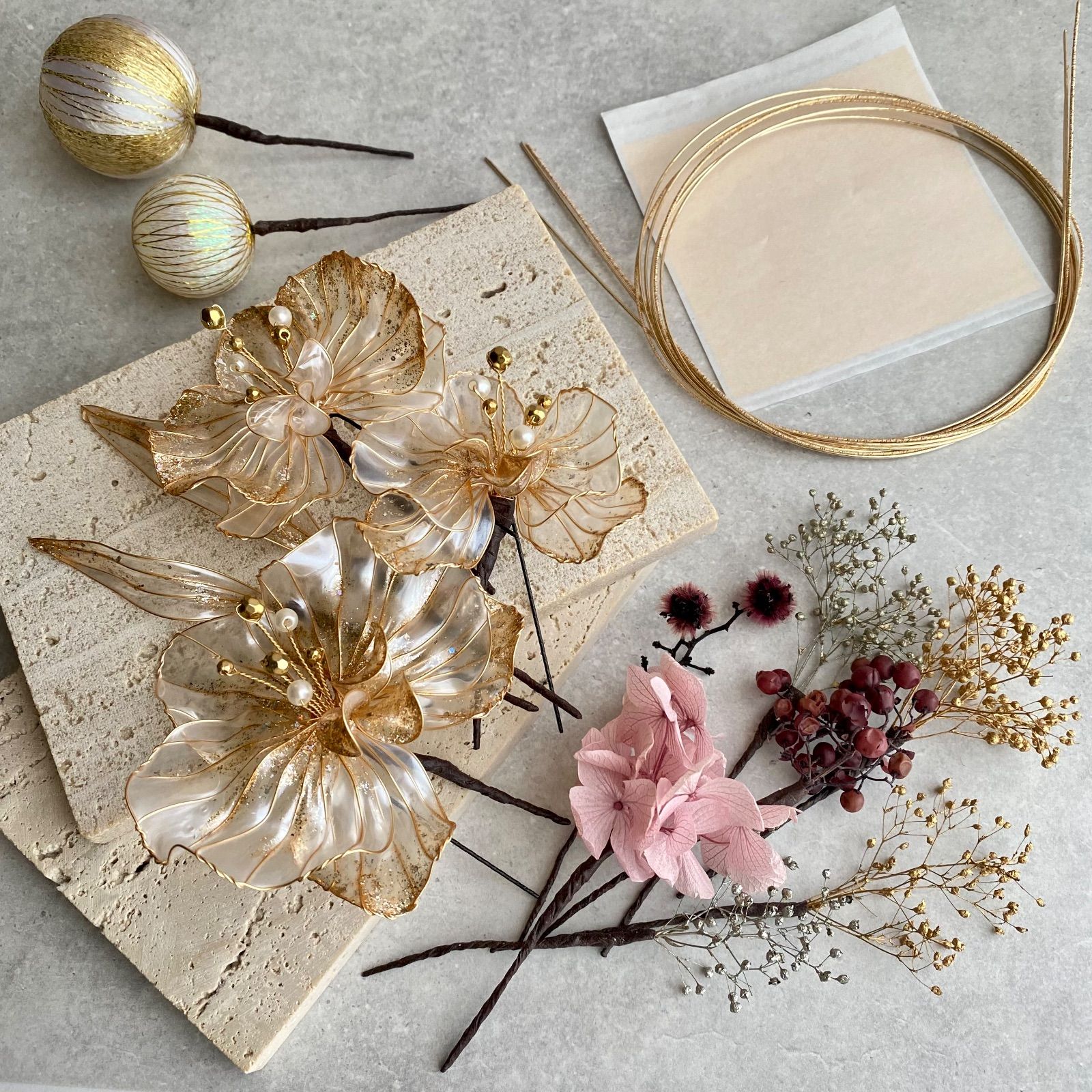 【きらめく胡蝶蘭】アメリカンフラワーの髪飾り　紫　パープル　金箔付　水引付　着物 No.4【きらめく胡蝶蘭】アメリカンフラワーの髪飾り 金箔付 水引付