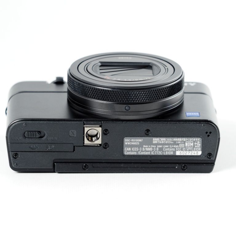 SONY ソニー コンパクトデジタルカメラ Cyber shot ボディブラック 1 0型積層型CMOSセンサー 光学ズーム8倍 24 200 mm 180度チルト可動式液晶モニター 4 K動画記録 DSC RX 100 M 7 14153