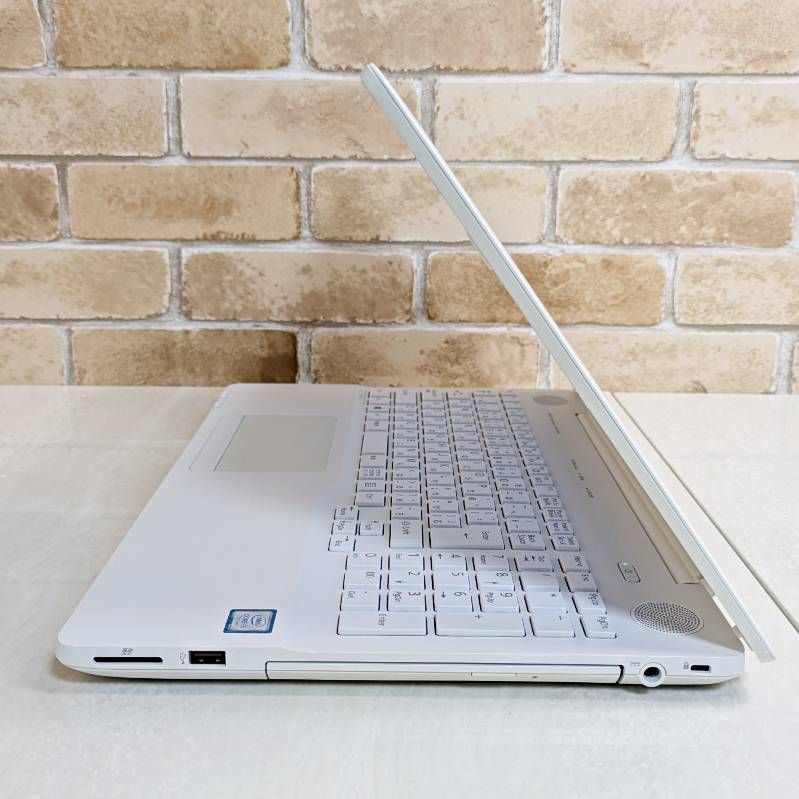 Windows11✨美品✨オフィス付きホワイトノートパソコン✨ 美品！オフィス付き☆SSD256/第7世代Corei5☆初心者OK！Windows11