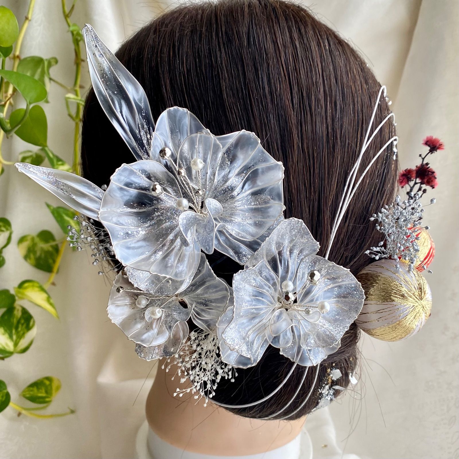 No.8 きらめく胡蝶蘭 アメリカンフラワーの髪飾り 金箔付 水引付 シルバー レッド 赤 ディップフラワー ドライフラワー 結婚式 卒業式 成人式 ブライダル ウェディング 着物 ディップアート