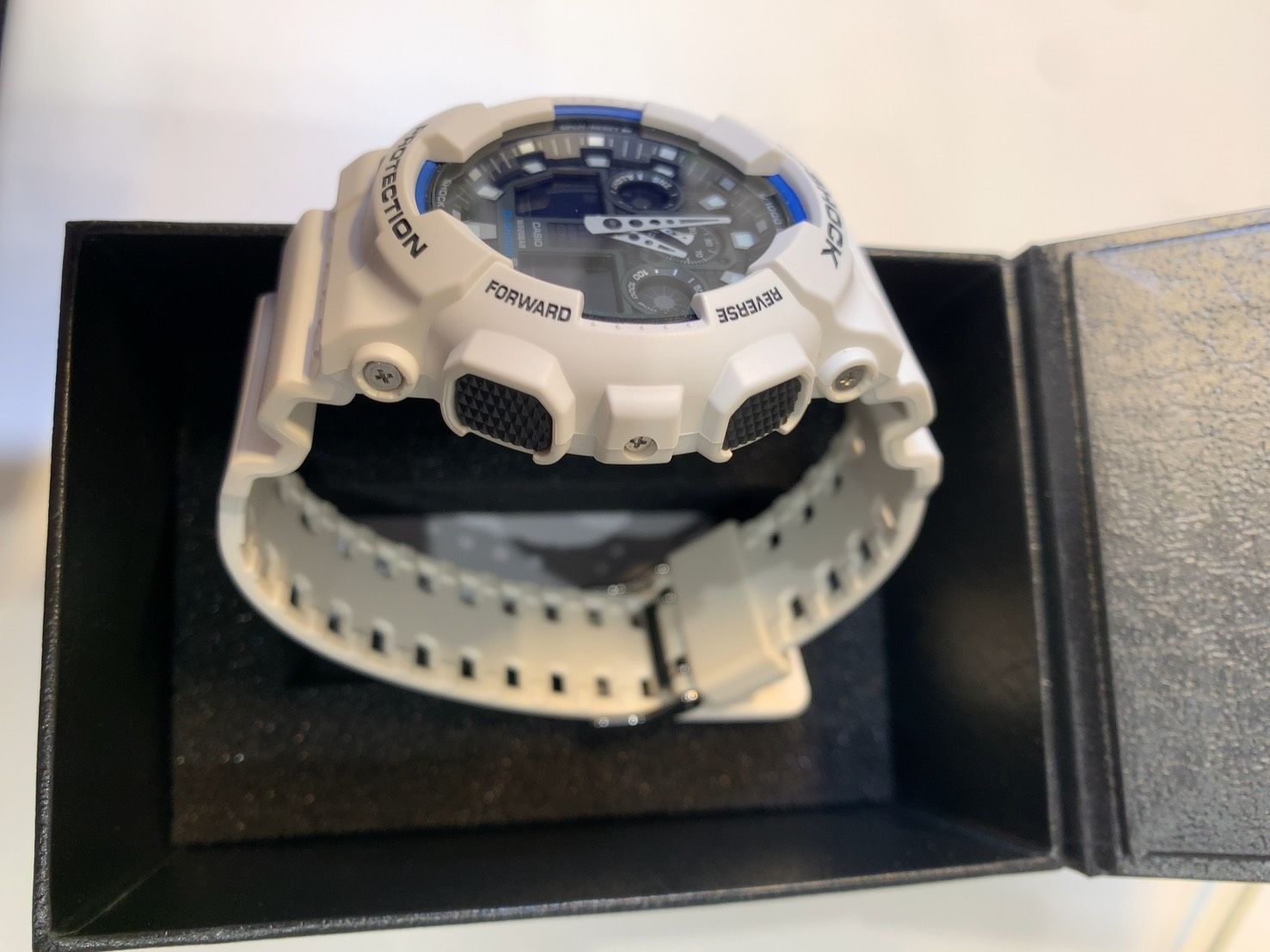  カシオ Gショック GA 100 B 白 青 5081 腕時計(デジタル) 時計