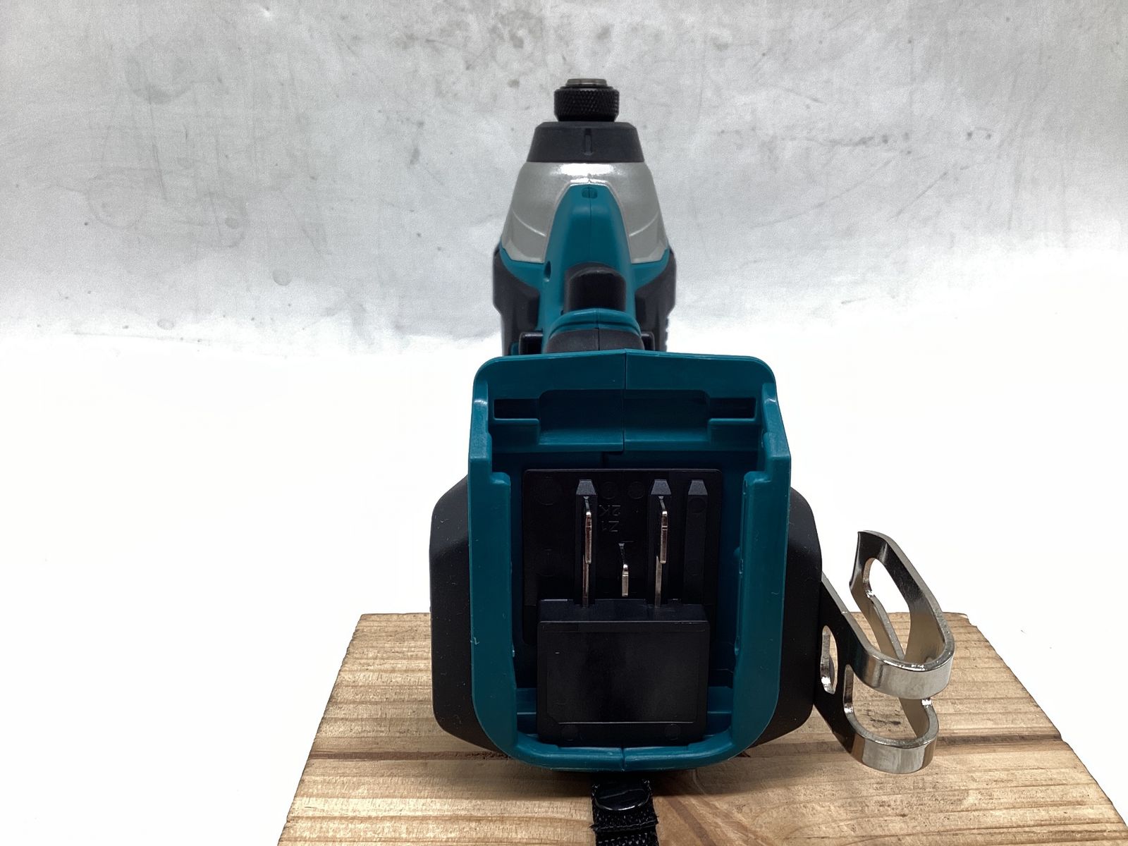 V充電式インパクトドライバ