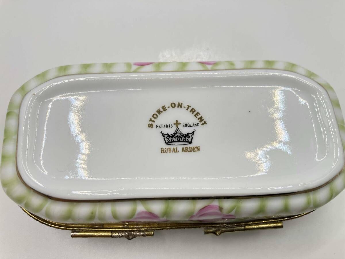 ROYAL ARDEN】ロイヤルアーデン 小物入れ ピルケース - メルカリ