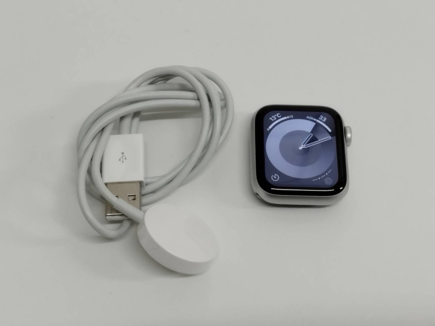 Apple Watch SE 40mm A2351 - Gen 1st (2020) (GPS Only, Aluminum GPSモデル No GPS Cellular