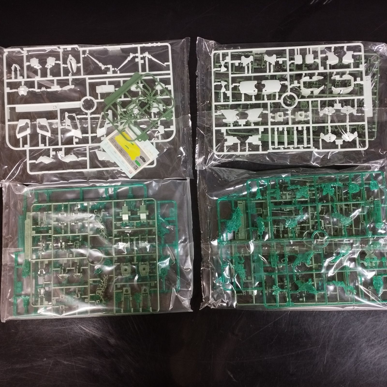 D 21957 MG 1 100 ユニコーンガンダム 光の結晶体 BANDAI LUMINOUS CRYSTAL BODY