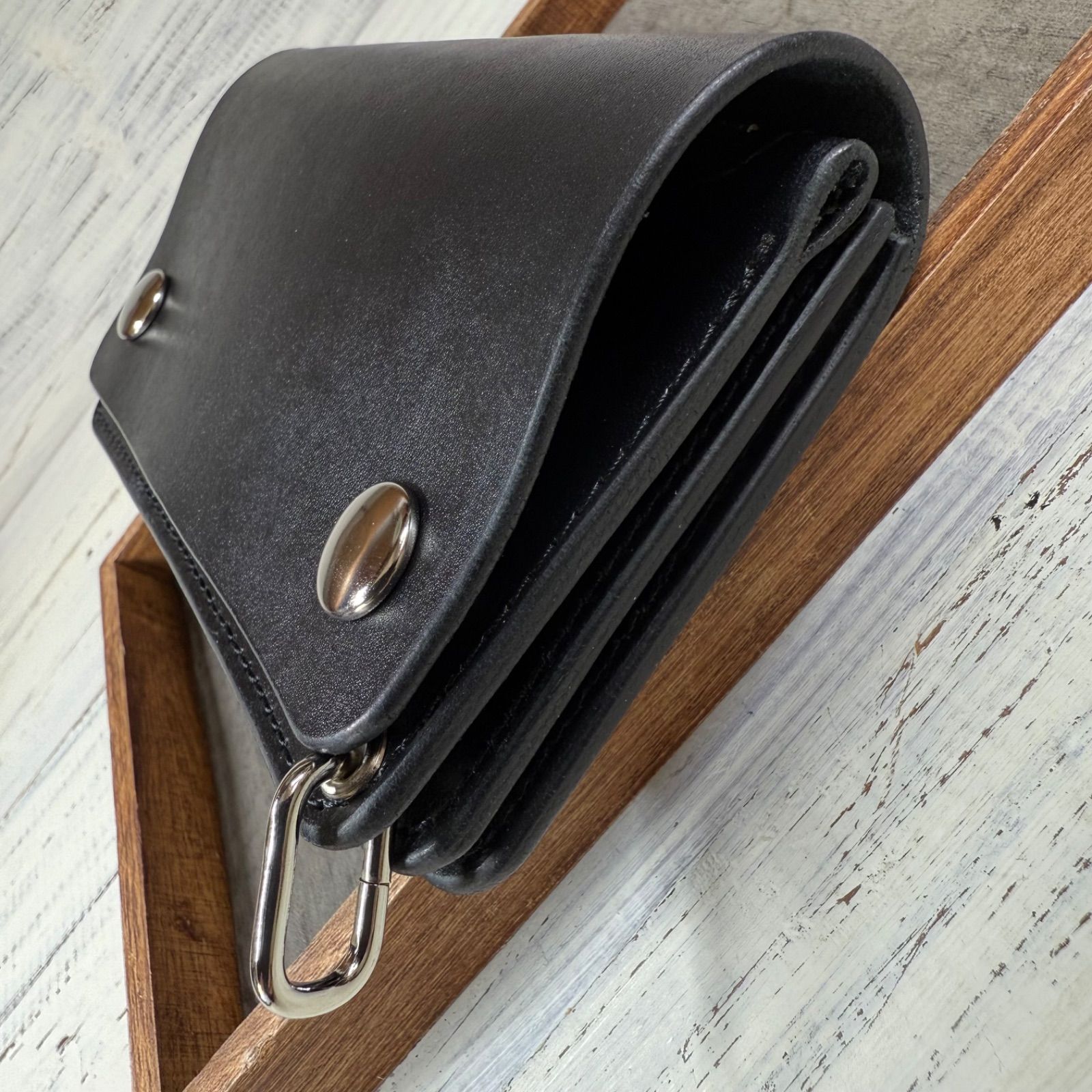 トラッカーウォレットミドル 3層】ブラック 北米ステア シルバー YKK