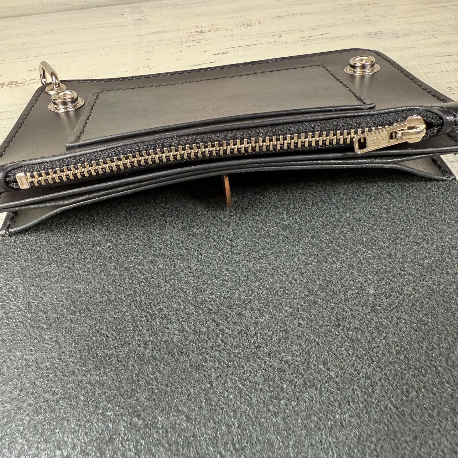 トラッカーウォレットミドル 3層】ブラック 北米ステア シルバー YKK