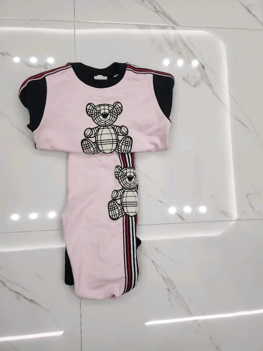 バーバリー キッズ トーマス 上下セット 8 Y