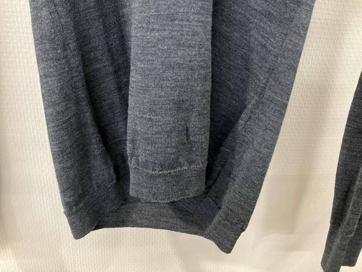 JOHN SMEDLEY ジョン スメドレー Vネックプルオーバーニットセーター 薄手 サイズS チャコールグレー ウール イギリス製  穴有り(下腹部肩)