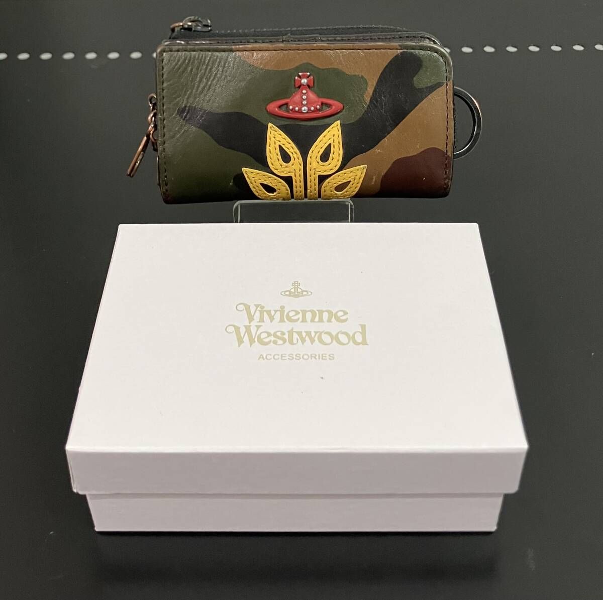 VIVIENNE WESTWOOD ヴィヴィアン ウエストウッド キーケース 総柄 迷彩 オーブ 小銭入れ 箱あり ロゴ 財布 二つ折り インポート