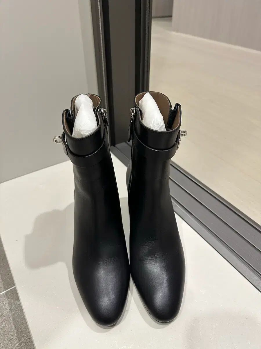 サンジェルマンFC ケリーエルメスTHURSDAY