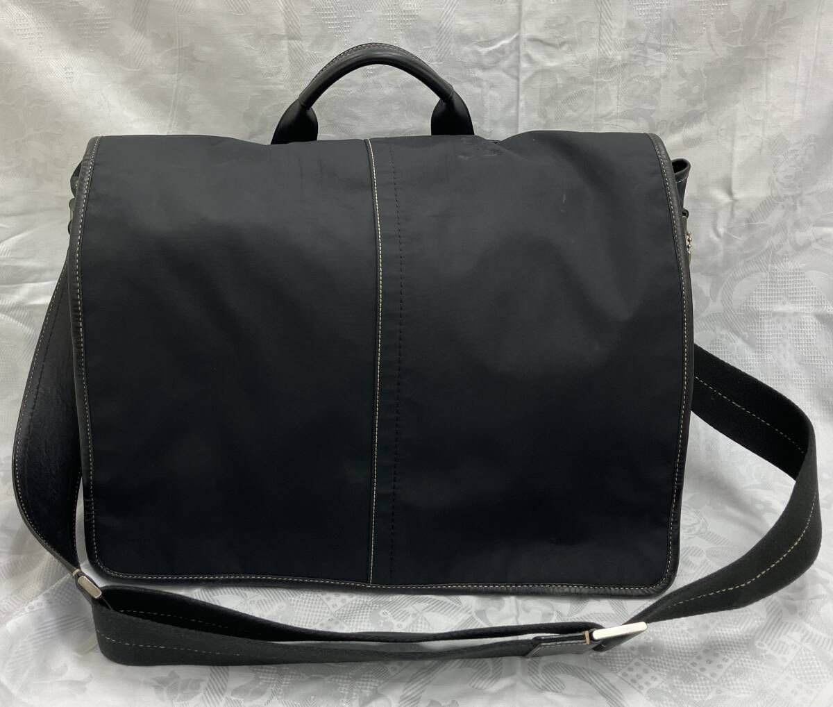 COACH コーチ ショルダーバッグ 旅行カバン トラベルバッグ 1 231 g 大容量 数カ所シミ 小旅行 日帰り出張 お買い物 大型辞書対応