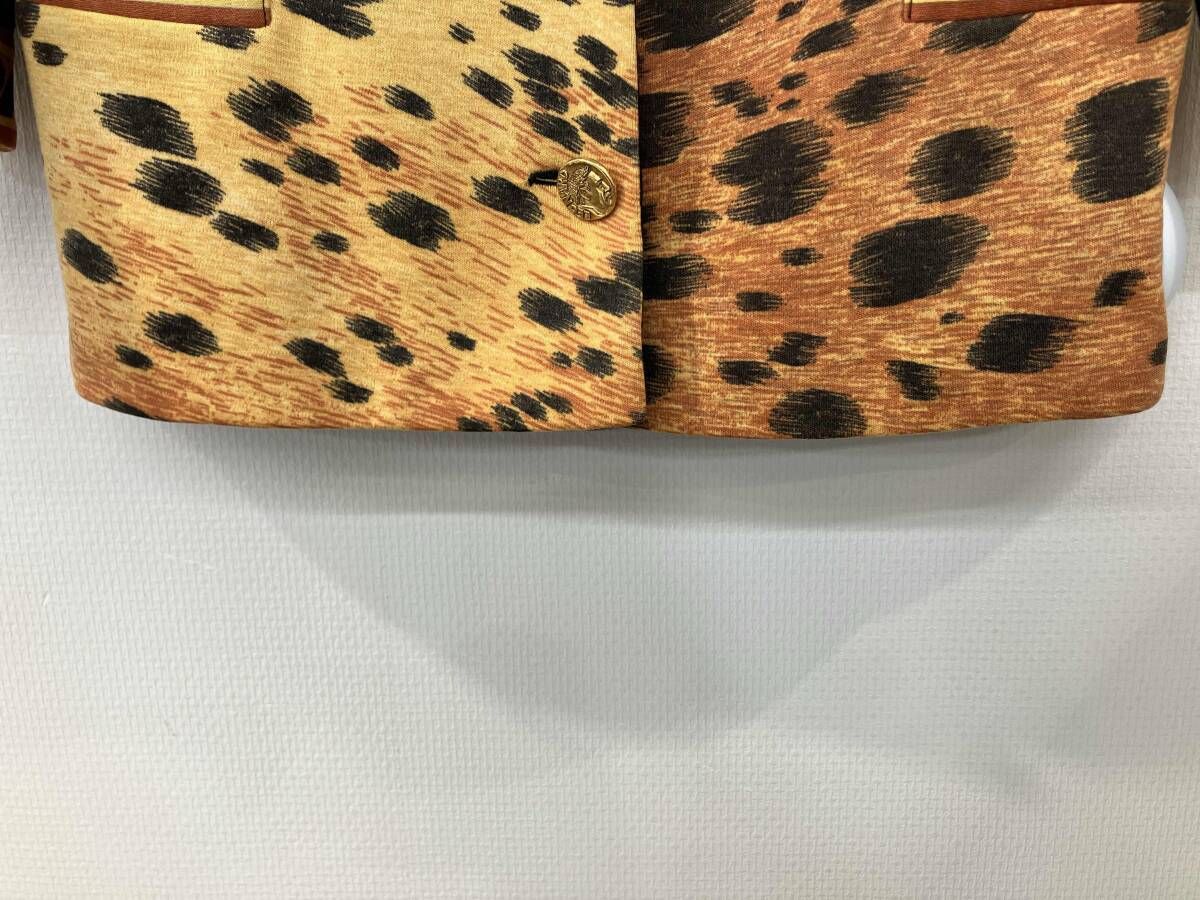 LEONARD レオナール テーラードジャケット 黒 金模様 LEONARD レオナール テーラードジャケット ヒョウ柄 金ボタン 袖