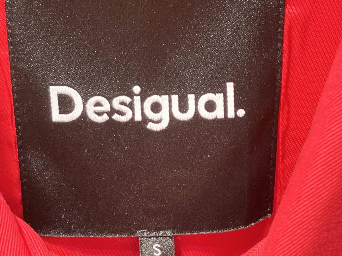 なトレンチコート