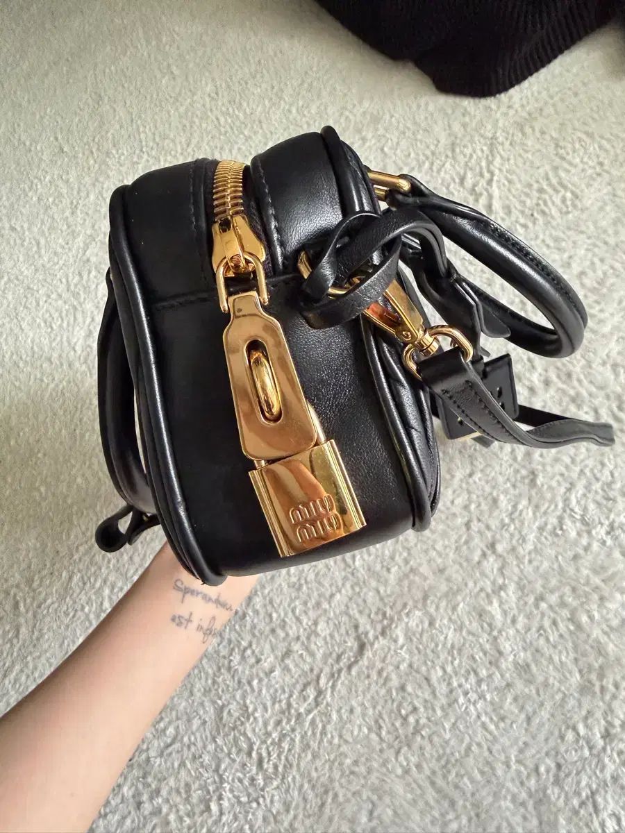  ミュウミュウ マテラッセ ナッパ ブラック メッセンジャーバッグ ショルダーバッグ