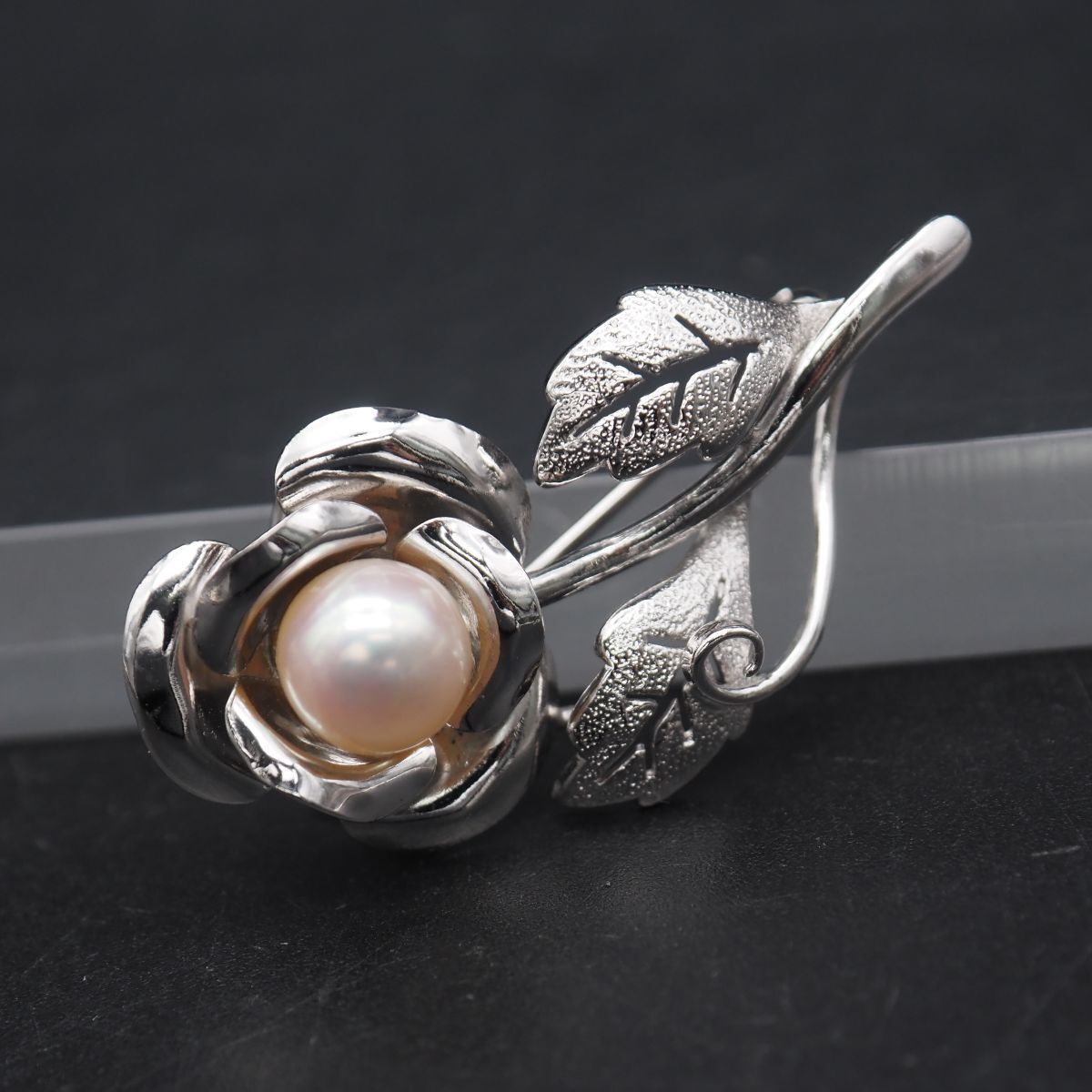 J943 本真珠 7.3mm珠 パール SV刻印 ブローチ 薔薇 バラ デザイン