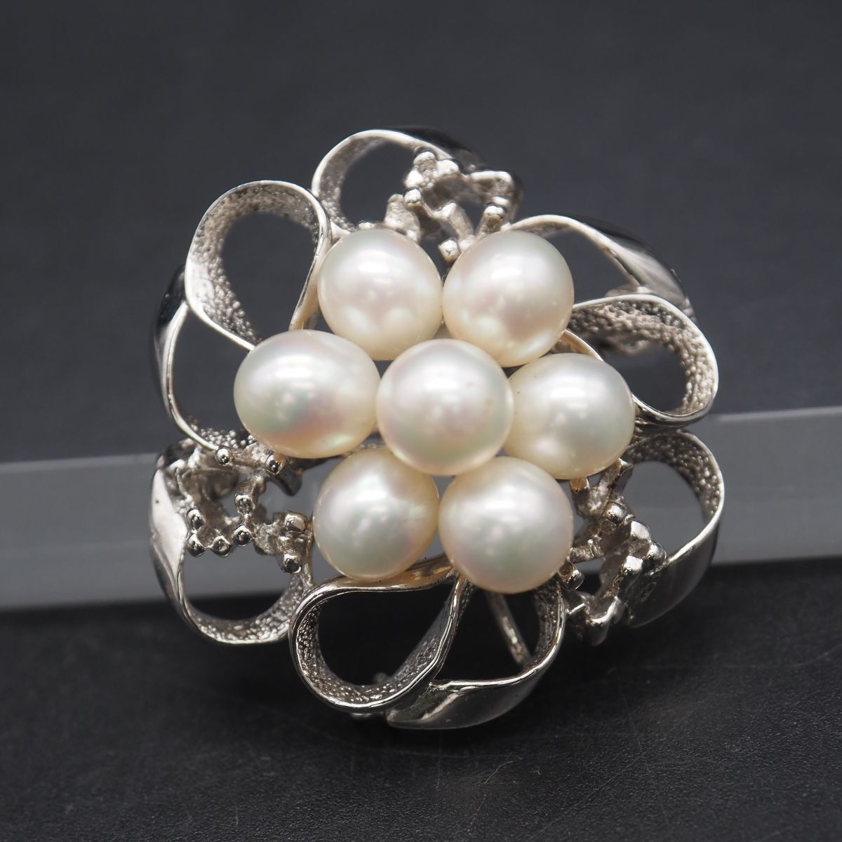 J 942 淡水真珠 6 8 mm 7珠 パール SILVER刻印 ブローチ 花 フラワー デザイン シルバー コサージュ 誕生石
