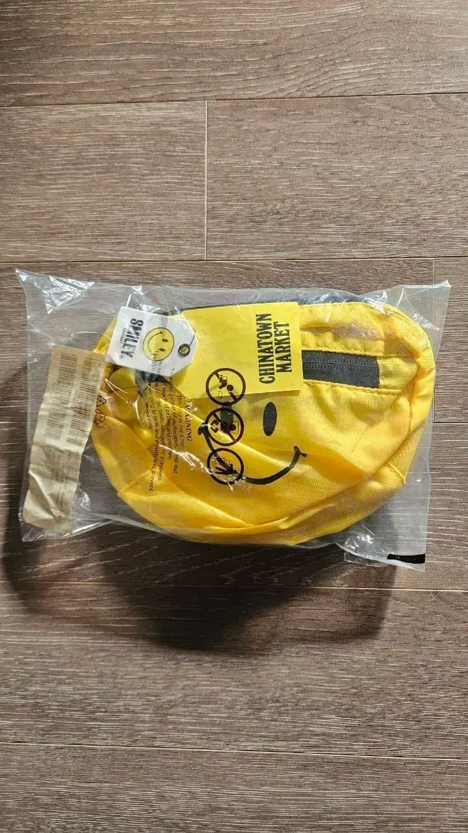 チャイナタウンマーケット スマイルバッグ