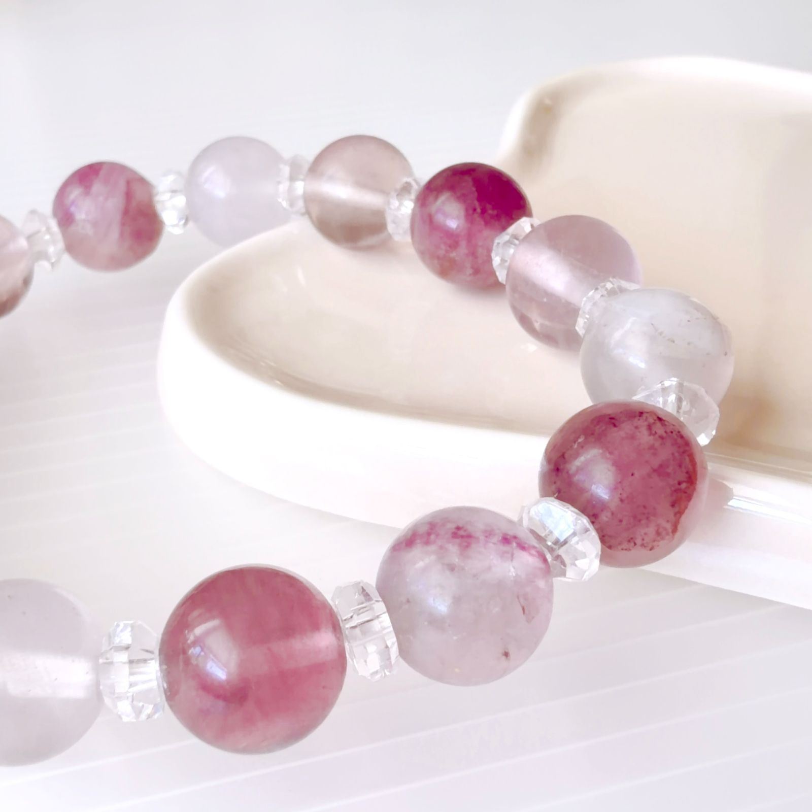 A 195 邪眼を跳ねのける 魔除け 厄除け 縁切り 大天使サリエルの魔術 パープルグラデーション フローライト 数珠 ブレスレット 魔術師 アリエル 天然石 パワーストーン 水晶 クリスタル フリーサイズ 開運 おまじない 運気アップ 方位除け 浄化 お守り