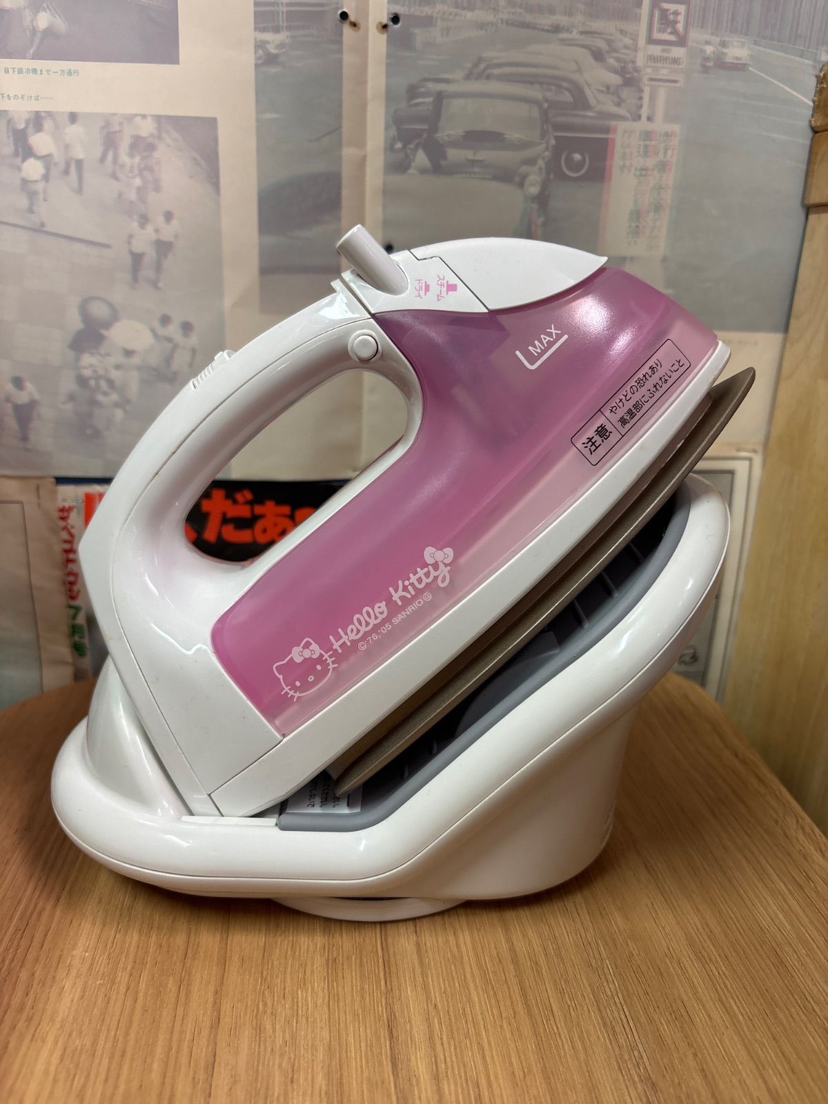 SANYO ハローキティ コードレススチームアイロン A-KT41 ハローキティコードレススチームアイロン - メルカリ