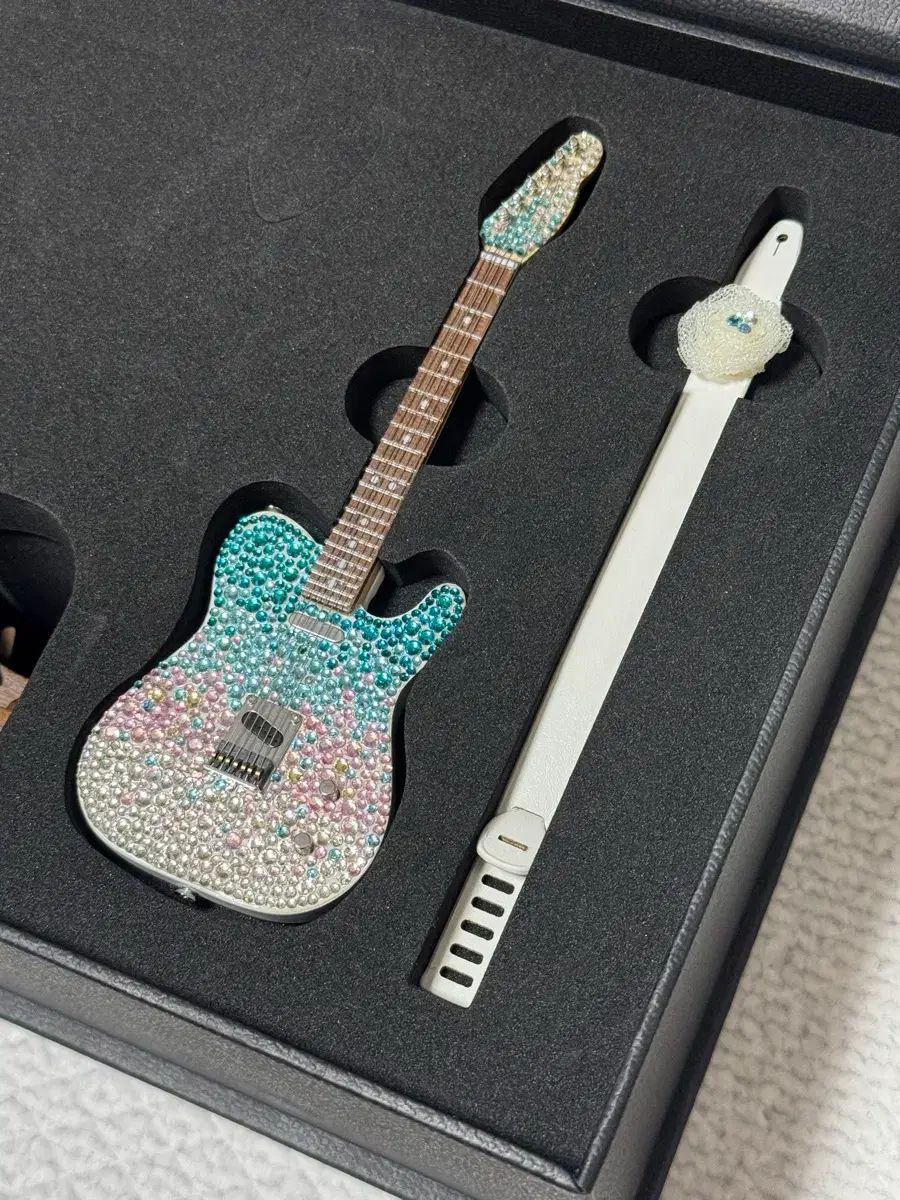  IU バイ サマー ミニチュア ギター セット その他 タレントグッズ