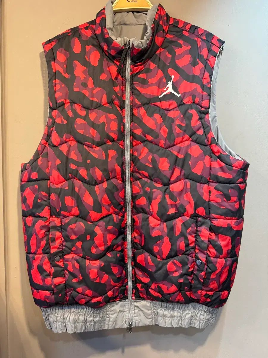 ナイキ ジョーダン リバーシブル ダウン ベスト